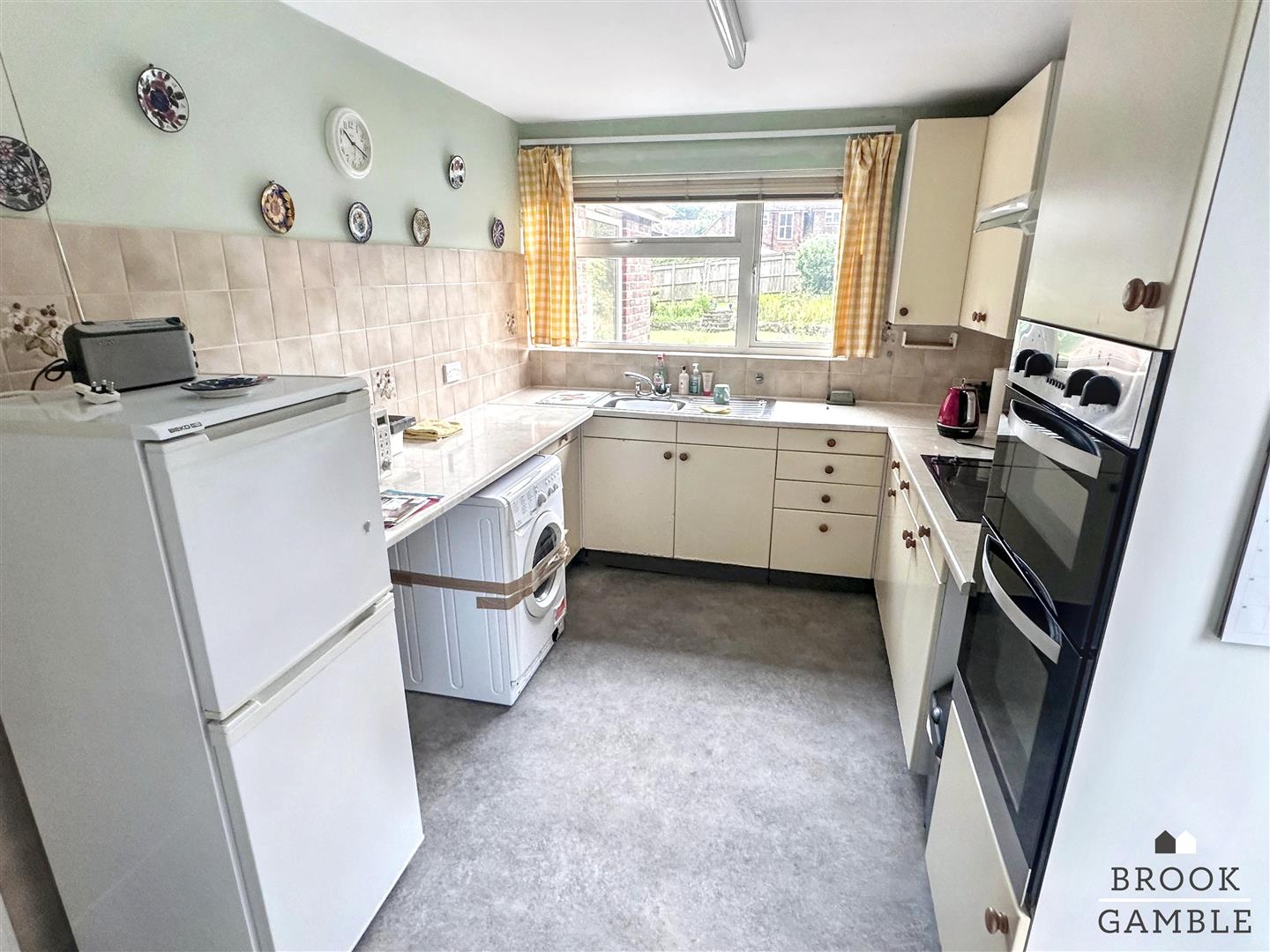 2 Bedroom House. Babylon Way in Eastbourne, 15